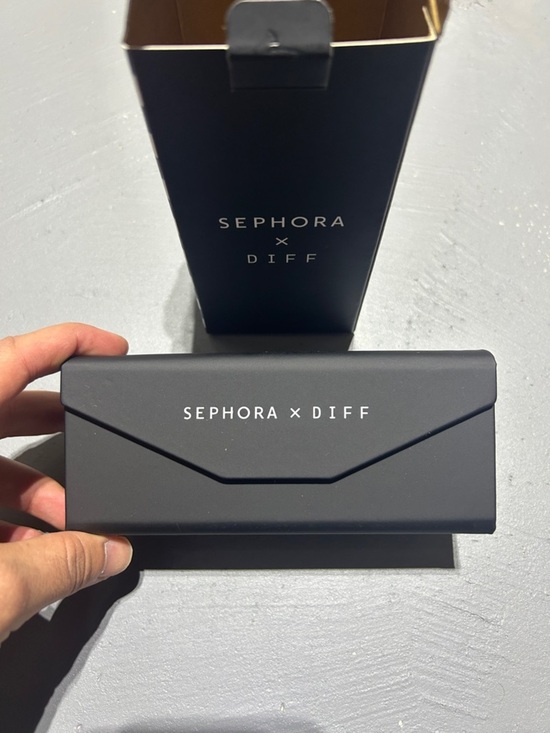 (NEW) Sephora x DIFF Indy Black Chunky Polarized Sunglasses with Hard Case
